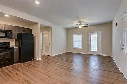Woodberry Apartments — Photo 3
