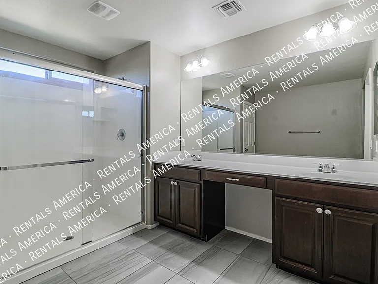 2930 E Detroit St — Photo 26