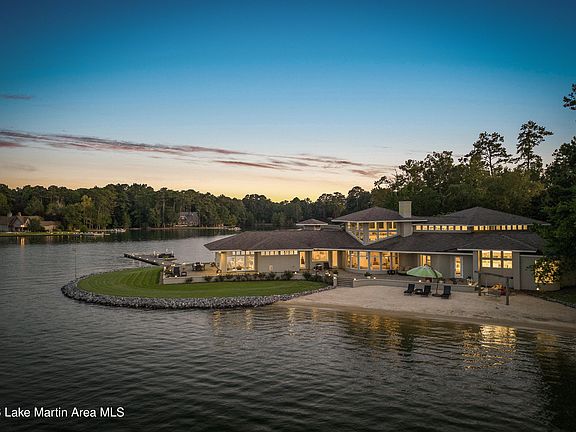 2nd image of 1020 Wake Robin