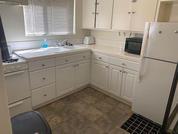 full kitchen