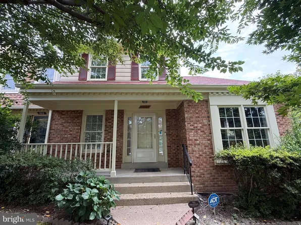 9826 Burke Pond Ln, Burke, VA 22015