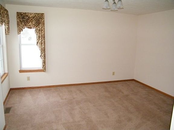 2nd image of 15130 Regents Way