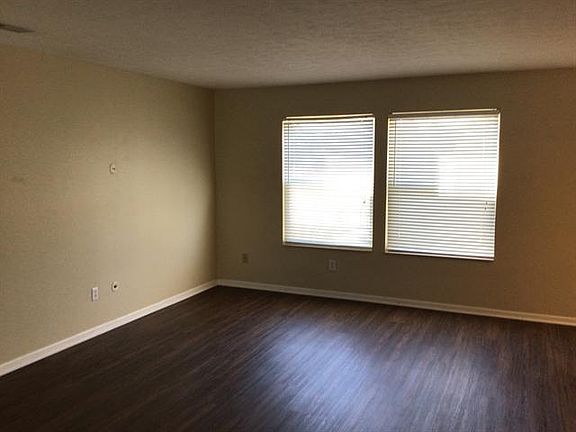 3rd image of 226 Hartford Ct