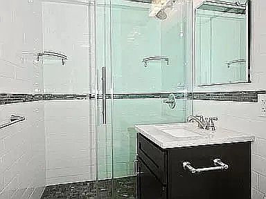 5th image of 300 E 33rd St APT 8F