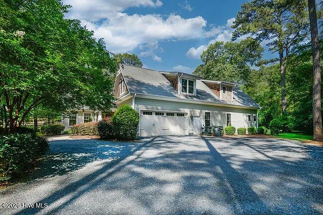 6 bed, 4.5 bath, 4700 sqft, $6,000 — Photo 2
