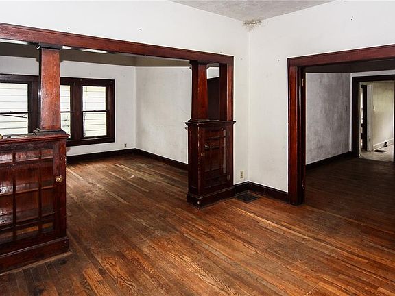 3rd image of 1058 N Traub Ave