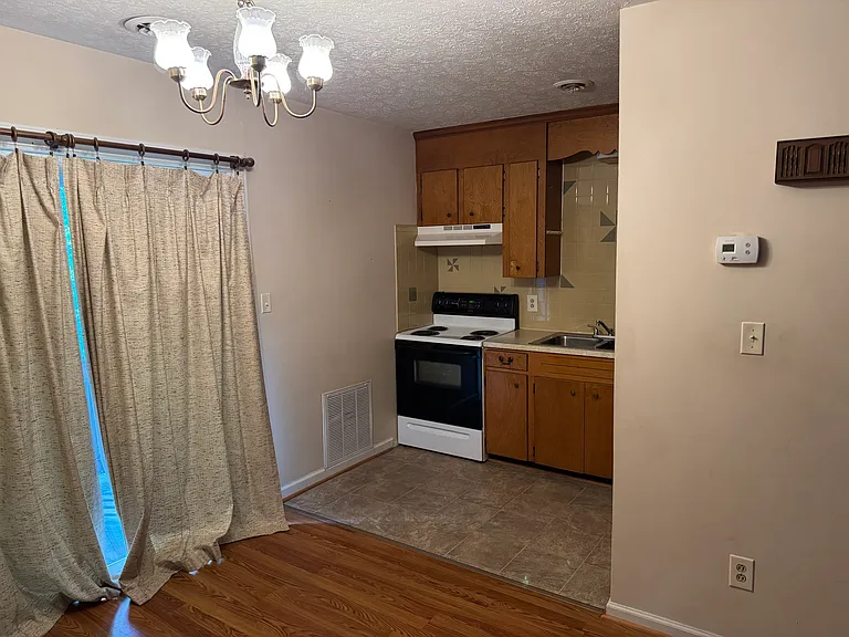 215 Fairfax Cir #2 — Photo 6