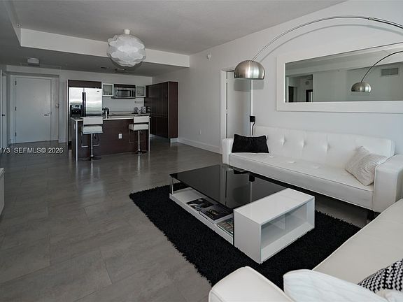 3rd image of 1900 N Bayshore Dr APT 3514
