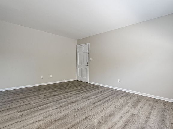 4th image of 3401 Cliff Rd #H