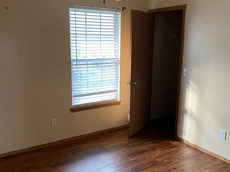 5551-5553 N Brown Ln — Photo 8