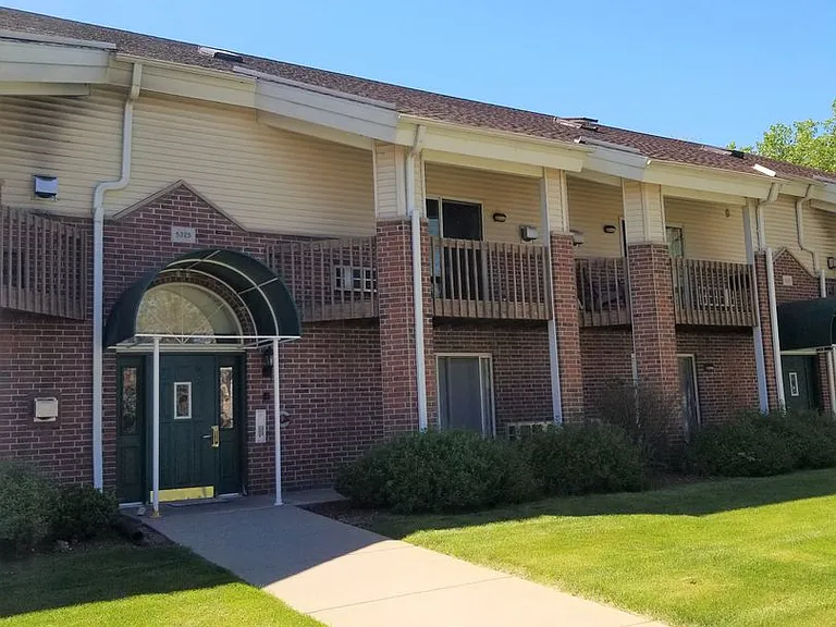 Pine Ridge Apartments — Photo 2