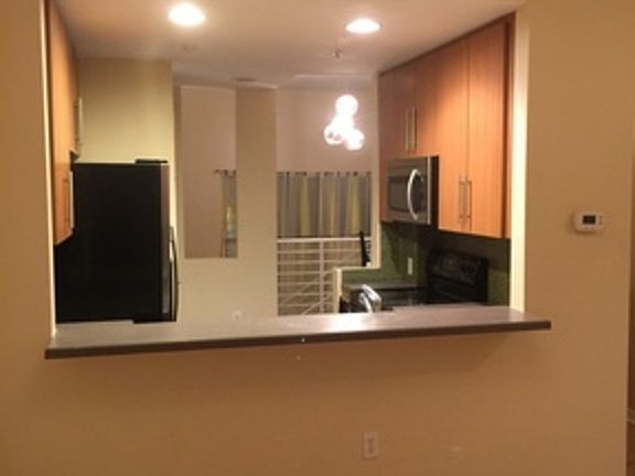 4th image of 460 E Jackson St Unit 6