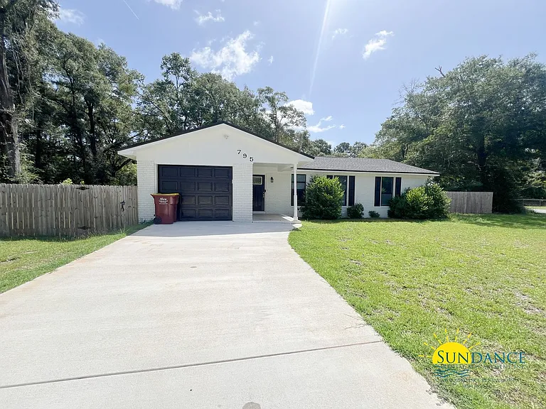 795 Bay St — Photo 19