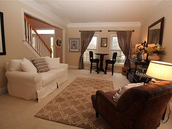 5th image of 12 Corby Ct