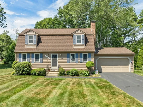 76 Presidential Cir, Hampton, NH 03842