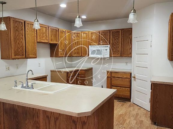 5th image of 2830 Stickney Ave