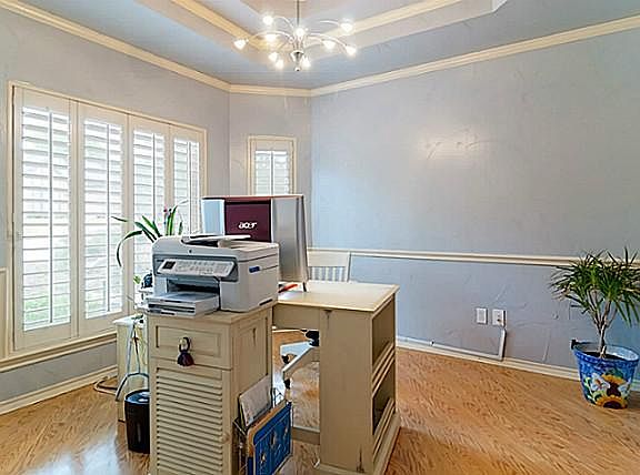 2nd image of 2412 Vista Glen Ln