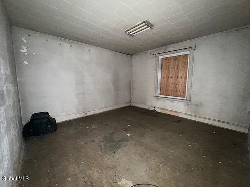 4th image of 814 Bedford Road
