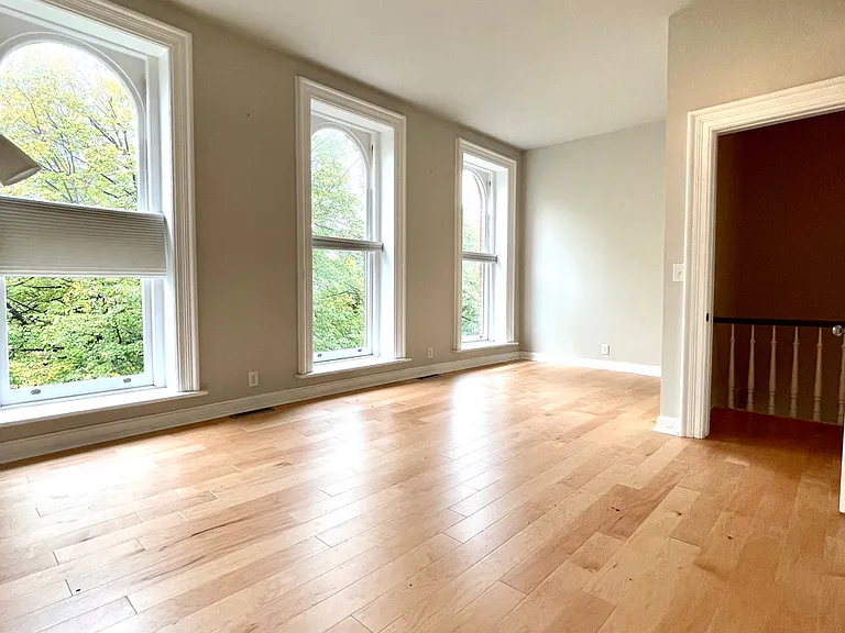 245 Georgia St — Photo 7