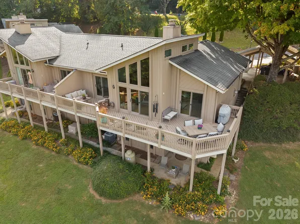 116 Country Ridge Rd, Hendersonville, NC 28739