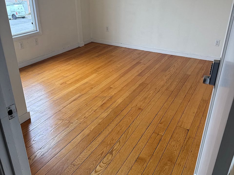 2nd image of 400 Head St