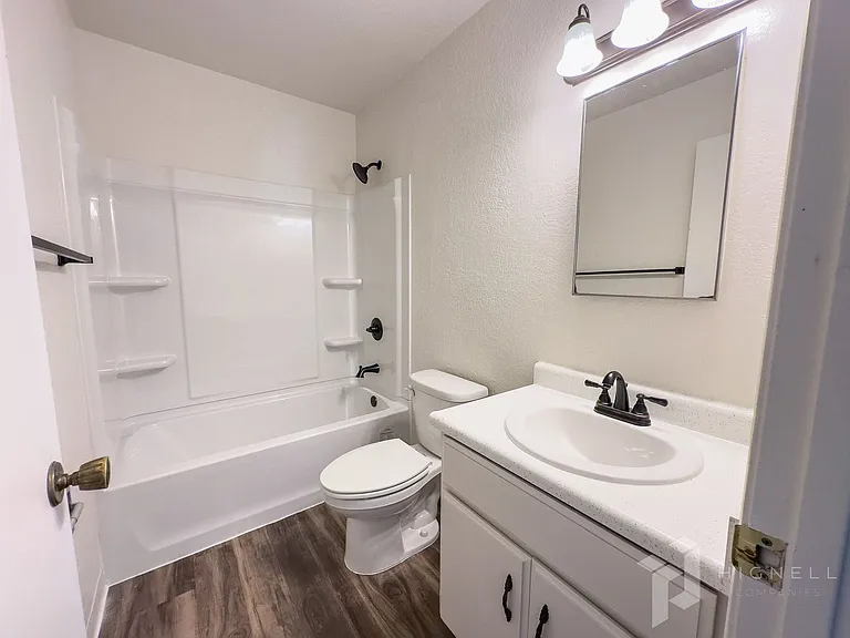 Tuscan Villa Apartments — Photo 28