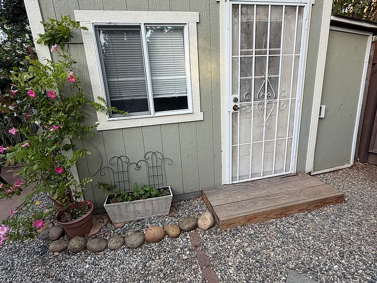 Spring Ave — Photo 23