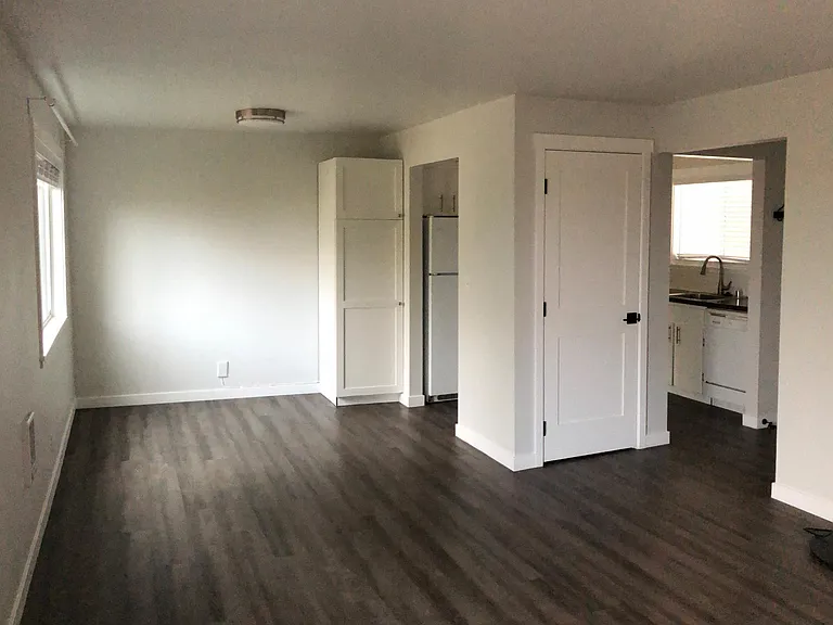 Dining room (unfurnished)