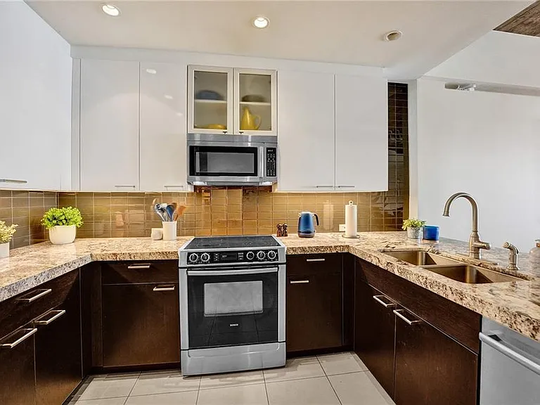 110 SE 2nd St #402 — Photo 8