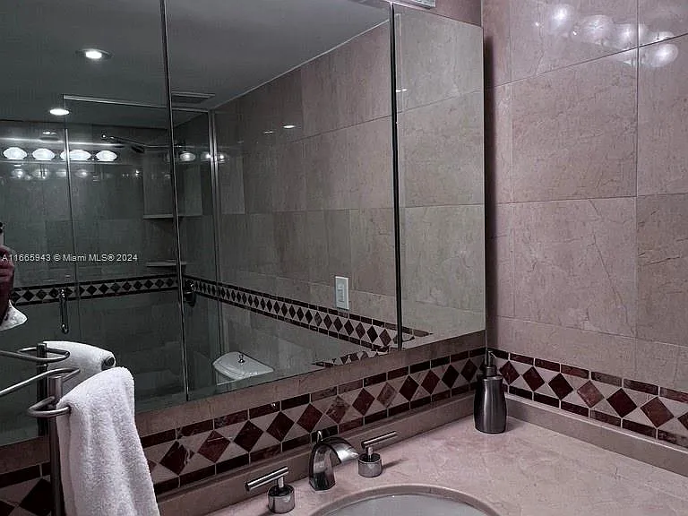 5161 Collins Ave #505 — Photo 30