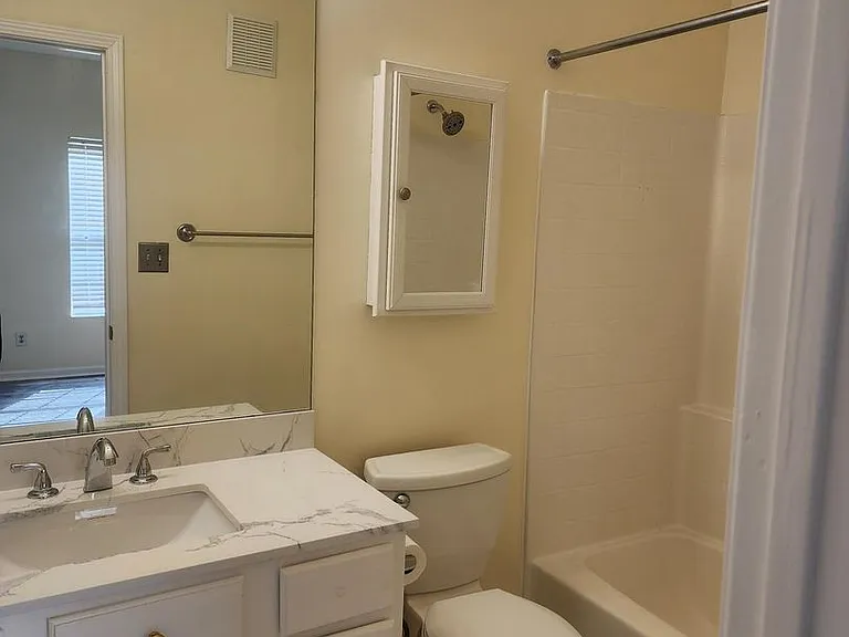 121 Wexford Dr #207 — Photo 9