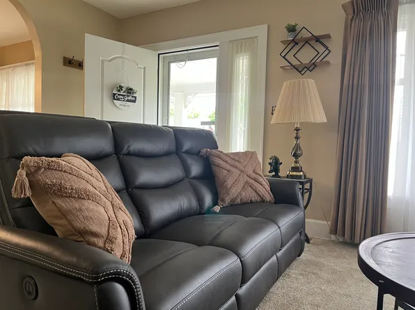 (undisclosed Address), Barberton, OH 44203