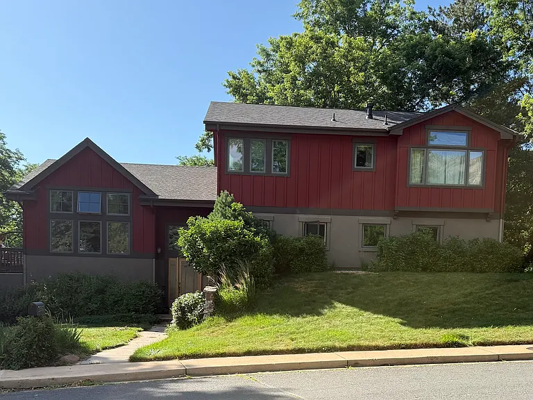 2557 Briarwood Dr — Photo 2
