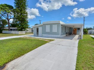 8225 SE Wren Ave, Hobe Sound, FL 33455