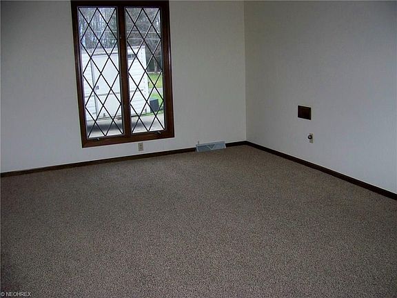 3rd image of 75 Southwoods Ave