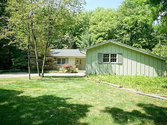 2nd image of 1400 Bayberry Ln