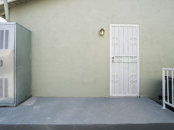 5th image of 5001 Astor Ave #1