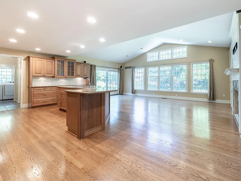 1688 Northlawn Blvd — Photo 13