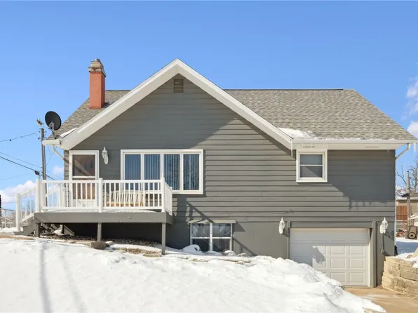 130 Clover Dr SW, Cedar Rapids, IA 52404