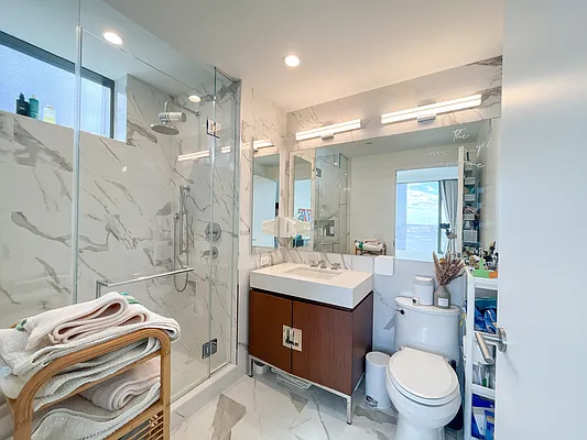 Rented by EASYRENT REALTY LLC | media 7