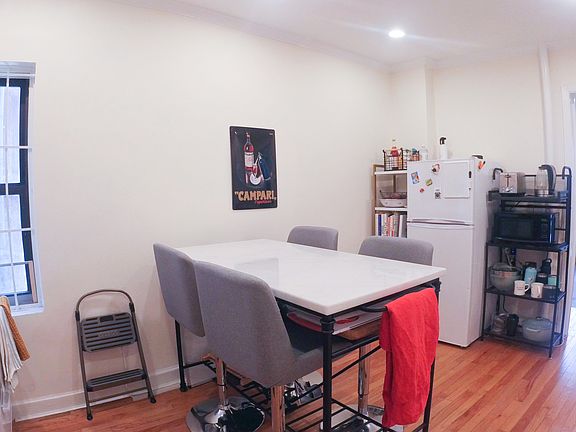 5th image of 502 E 12th St APT 4