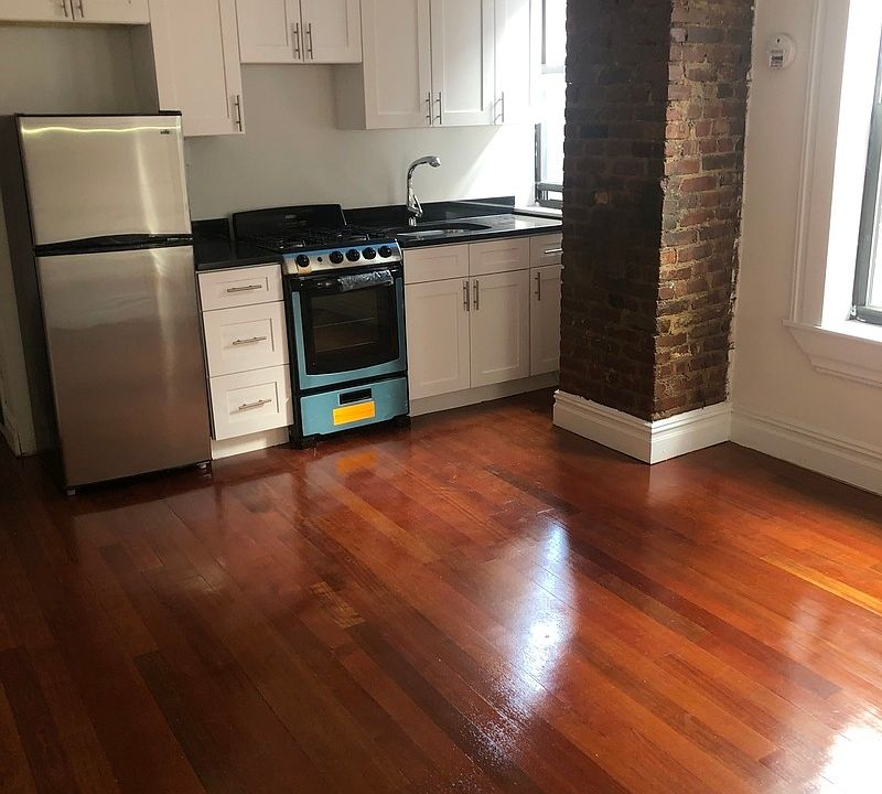 2nd image of 214 E 82nd St #24C