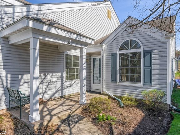 3rd image of 412 Cardinal Ln