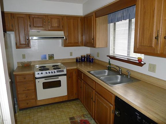 4th image of 10394 Arrow Lakes Ct
