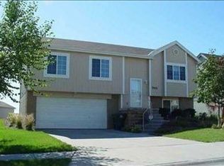 7921 Howell St, Omaha, NE 68122