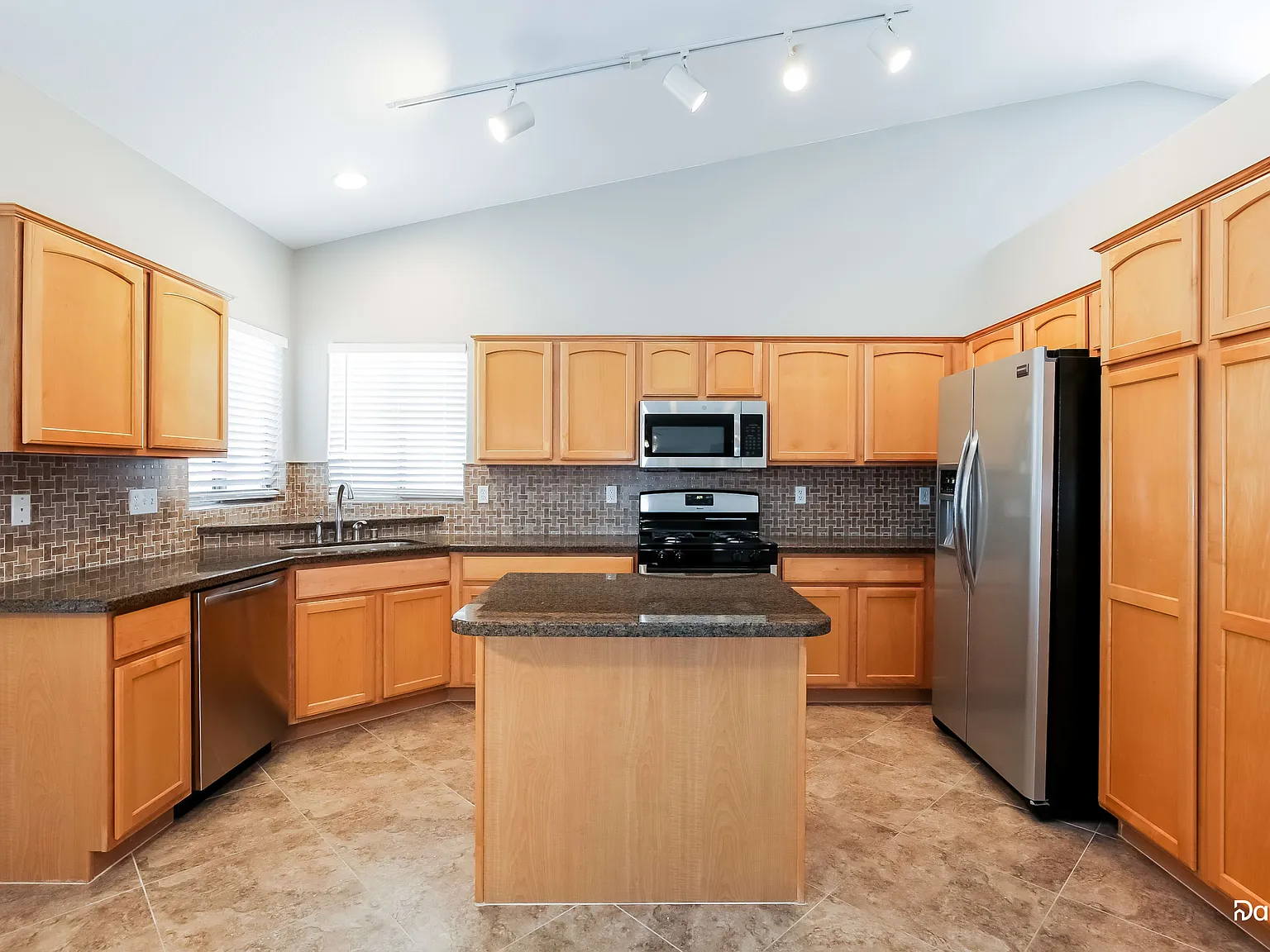 3 bed, 2.5 bath, 1892 sqft, $2,270 — Photo 3
