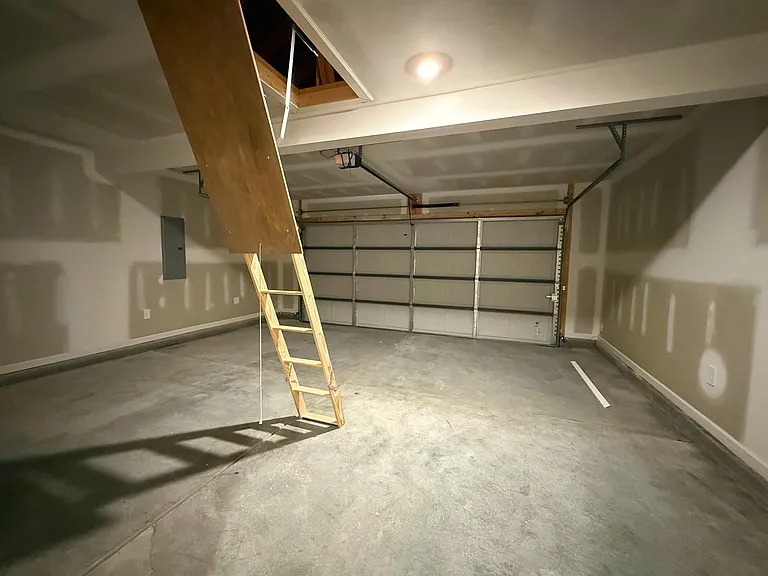 205 Six Pence Ct — Photo 22