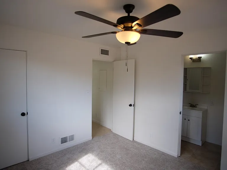 721 E Joan Pl — Photo 8