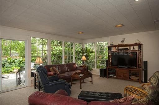 3rd image of 537 Lucerne Ave