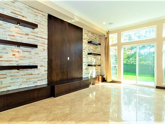 3rd image of 7 Hamlet Woods Dr